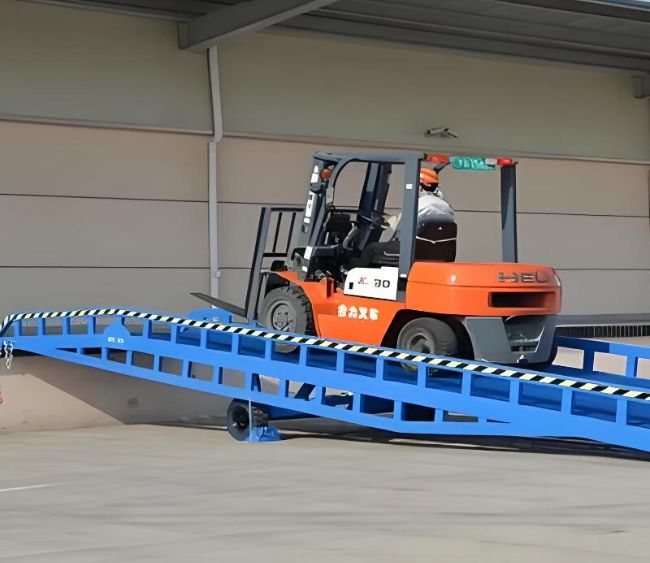 阳江镇移动式卸货平台（叉车用）